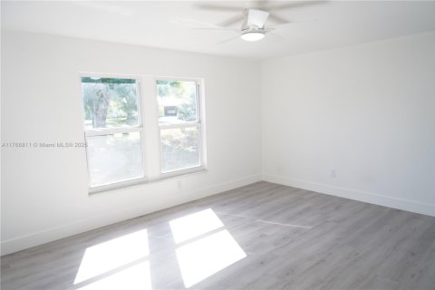 House in Port Charlotte, Florida 5 bedrooms, 189.33 sq.m. № 1691104 - photo 22