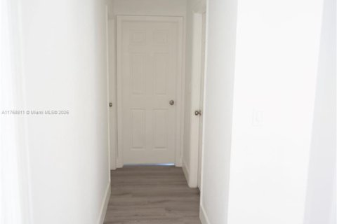 House in Port Charlotte, Florida 5 bedrooms, 189.33 sq.m. № 1691104 - photo 6