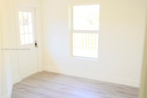 House in Port Charlotte, Florida 5 bedrooms, 189.33 sq.m. № 1691104 - photo 18