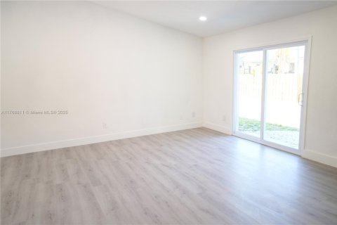 House in Port Charlotte, Florida 5 bedrooms, 189.33 sq.m. № 1691104 - photo 16