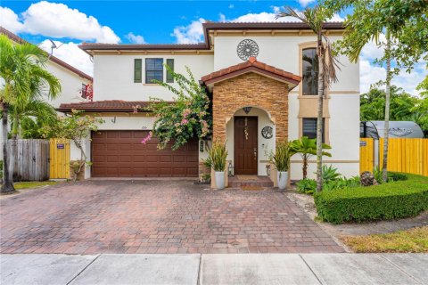 House in Homestead, Florida 5 bedrooms, 319.21 sq.m. № 1887367 - photo 1