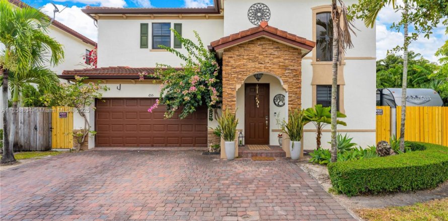 House in Homestead, Florida 5 bedrooms, 319.21 sq.m. № 1887367