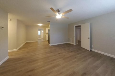 Villa ou maison à louer à Largo, Floride: 4 chambres, 136.85 m2 № 2385954 - photo 3