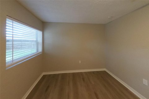 Villa ou maison à louer à Largo, Floride: 4 chambres, 136.85 m2 № 2385954 - photo 10