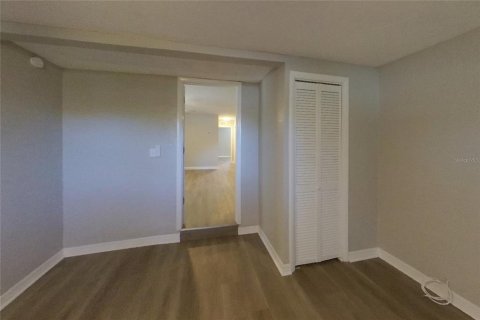 Villa ou maison à louer à Largo, Floride: 4 chambres, 136.85 m2 № 2385954 - photo 6