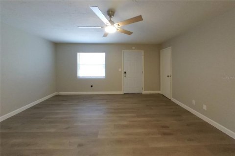 Villa ou maison à louer à Largo, Floride: 4 chambres, 136.85 m2 № 2385954 - photo 2