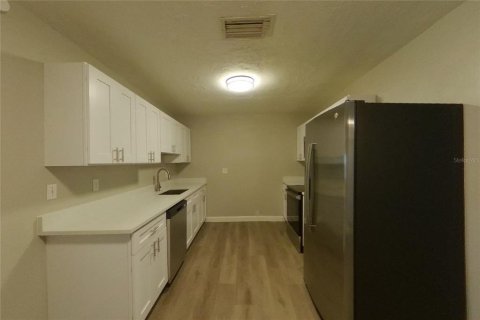 Villa ou maison à louer à Largo, Floride: 4 chambres, 136.85 m2 № 2385954 - photo 5