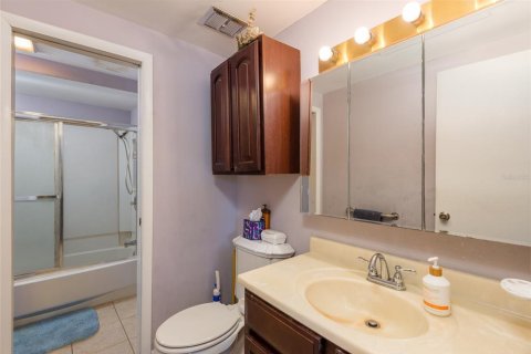 Villa ou maison à vendre à Tampa, Floride: 4 chambres, 219.62 m2 № 2143339 - photo 30