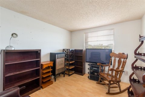 Villa ou maison à vendre à Tampa, Floride: 4 chambres, 219.62 m2 № 2143339 - photo 28