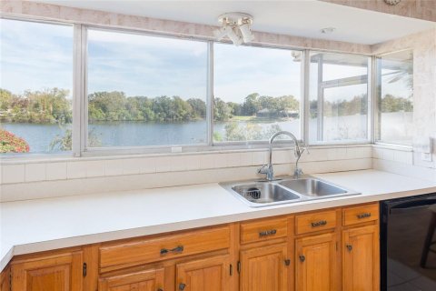 Villa ou maison à vendre à Tampa, Floride: 4 chambres, 219.62 m2 № 2143339 - photo 16