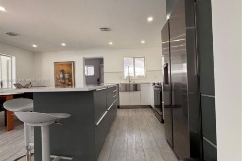 House in Pompano Beach, Florida 2 bedrooms, 174.66 sq.m. № 1865555 - photo 21