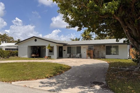 House in Pompano Beach, Florida 2 bedrooms, 174.66 sq.m. № 1865555 - photo 1