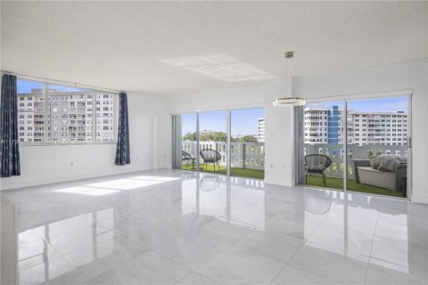 Condominio en venta en Hollywood, Florida, 2 dormitorios, 124.86 m2 № 1695701 - foto 1
