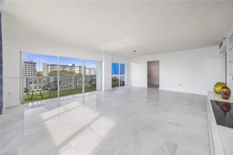 Condominio en venta en Hollywood, Florida, 2 dormitorios, 124.86 m2 № 1695701 - foto 4