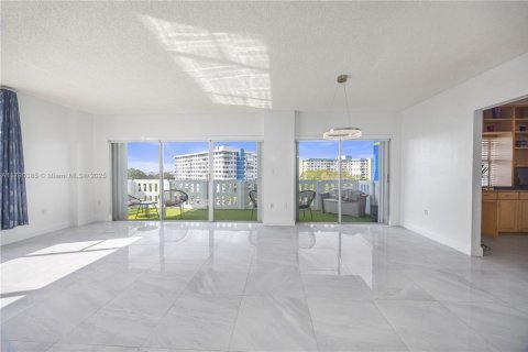 Condominio en venta en Hollywood, Florida, 2 dormitorios, 124.86 m2 № 1695701 - foto 5