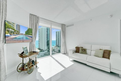 Condominio en venta en Sunny Isles Beach, Florida, 3 dormitorios, 135.45 m2 № 1981905 - foto 29