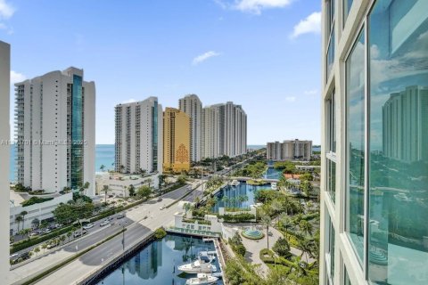 Condominio en venta en Sunny Isles Beach, Florida, 3 dormitorios, 135.45 m2 № 1981905 - foto 2