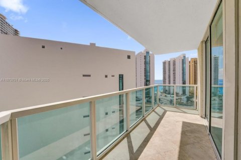 Condominio en venta en Sunny Isles Beach, Florida, 3 dormitorios, 135.45 m2 № 1981905 - foto 25