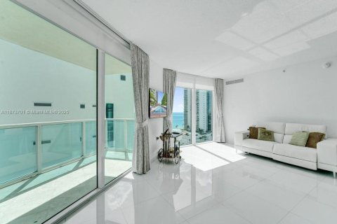 Condominio en venta en Sunny Isles Beach, Florida, 3 dormitorios, 135.45 m2 № 1981905 - foto 30