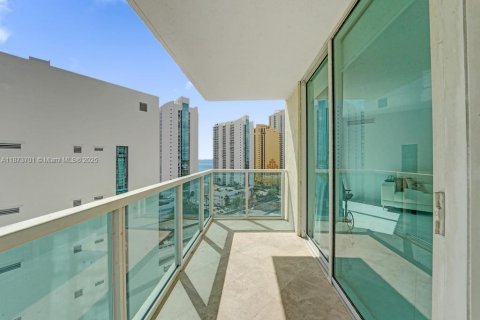 Condominio en venta en Sunny Isles Beach, Florida, 3 dormitorios, 135.45 m2 № 1981905 - foto 24
