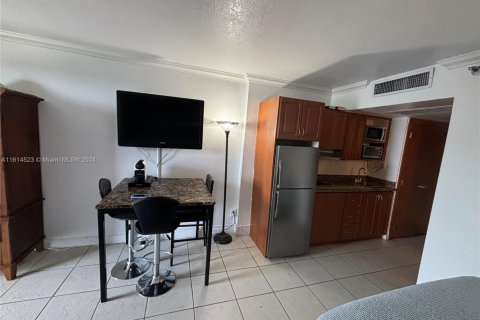 Condominio en venta en Sunny Isles Beach, Florida, 33.44 m2 № 1754335 - foto 10