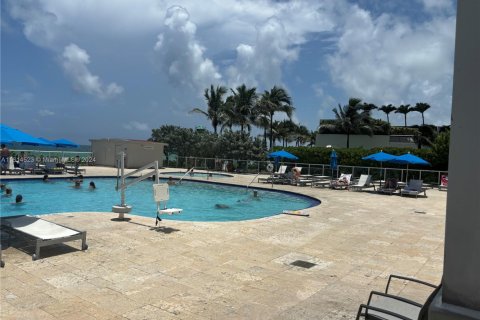 Condominio en venta en Sunny Isles Beach, Florida, 33.44 m2 № 1754335 - foto 20