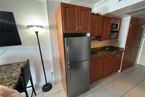 Condominio en venta en Sunny Isles Beach, Florida, 33.44 m2 № 1754335 - foto 4