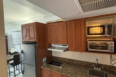 Condominio en venta en Sunny Isles Beach, Florida, 33.44 m2 № 1754335 - foto 8