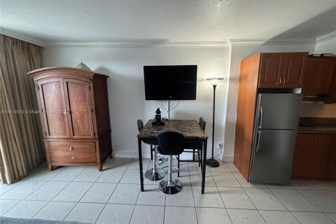 Condominio en venta en Sunny Isles Beach, Florida, 33.44 m2 № 1754335 - foto 9