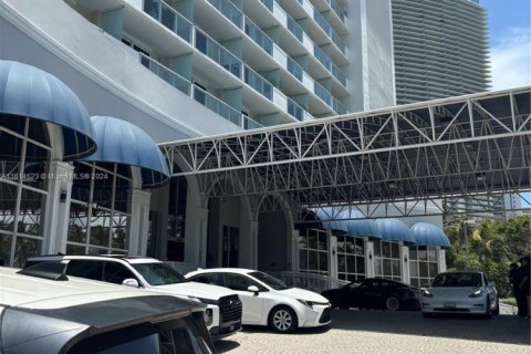 Condominio en venta en Sunny Isles Beach, Florida, 33.44 m2 № 1754335 - foto 28