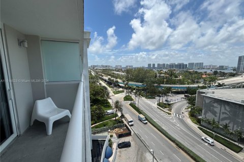 Condominio en venta en Sunny Isles Beach, Florida, 33.44 m2 № 1754335 - foto 1
