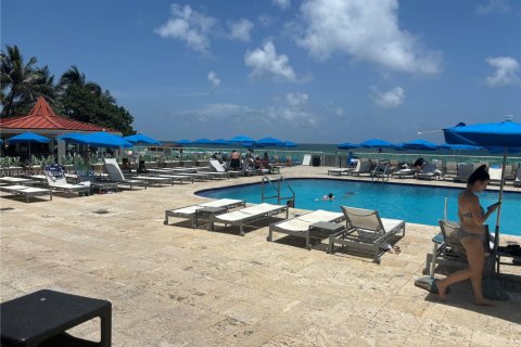 Condominio en venta en Sunny Isles Beach, Florida, 33.44 m2 № 1754335 - foto 19
