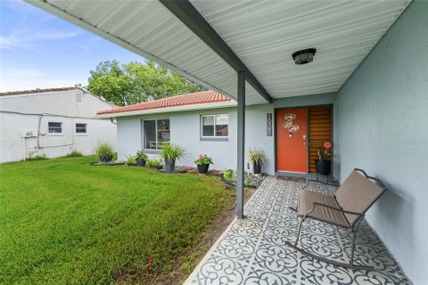 House in Orlando, Florida 3 bedrooms, 174.01 sq.m. № 1824079 - photo 2
