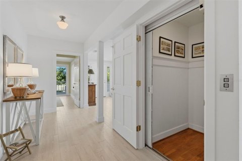 House in Saint Pete Beach, Florida 5 bedrooms, 438.87 sq.m. № 2200004 - photo 7
