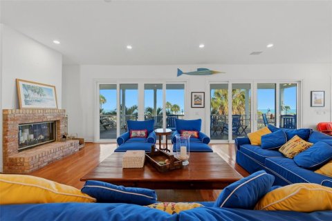 House in Saint Pete Beach, Florida 5 bedrooms, 438.87 sq.m. № 2200004 - photo 21