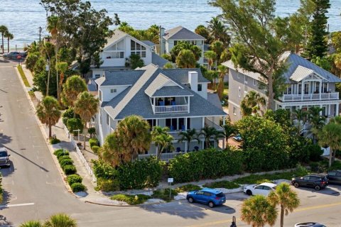 House in Saint Pete Beach, Florida 5 bedrooms, 438.87 sq.m. № 2200004 - photo 5