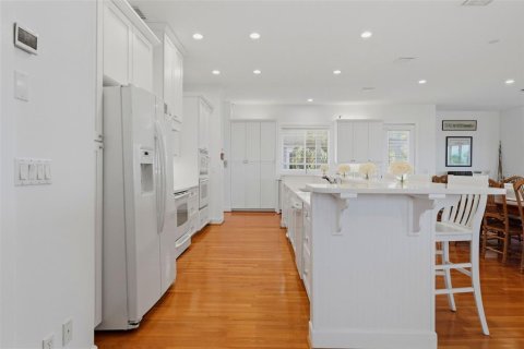 House in Saint Pete Beach, Florida 5 bedrooms, 438.87 sq.m. № 2200004 - photo 29