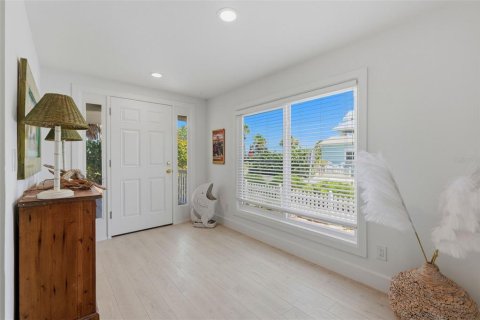 House in Saint Pete Beach, Florida 5 bedrooms, 438.87 sq.m. № 2200004 - photo 9