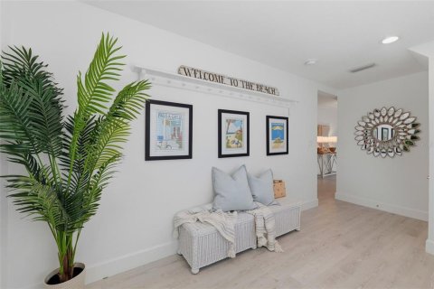 House in Saint Pete Beach, Florida 5 bedrooms, 438.87 sq.m. № 2200004 - photo 8