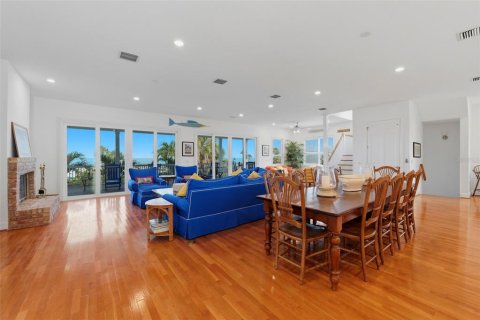 House in Saint Pete Beach, Florida 5 bedrooms, 438.87 sq.m. № 2200004 - photo 20