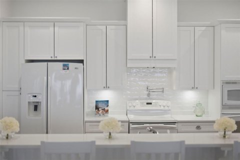 House in Saint Pete Beach, Florida 5 bedrooms, 438.87 sq.m. № 2200004 - photo 15