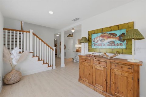 House in Saint Pete Beach, Florida 5 bedrooms, 438.87 sq.m. № 2200004 - photo 28