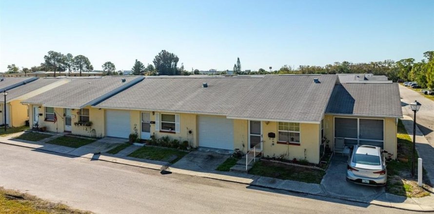 Villa ou maison à New Port Richey, Floride 53 chambres, 74.41 m2 № 2139876