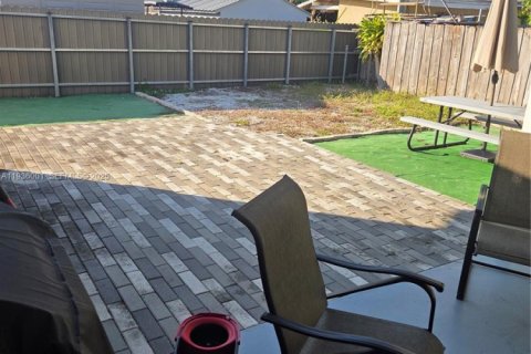 House in Miami Gardens, Florida 4 bedrooms, 108.14 sq.m. № 1994078 - photo 13