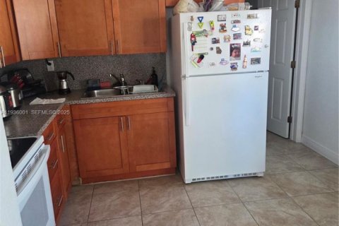 House in Miami Gardens, Florida 4 bedrooms, 108.14 sq.m. № 1994078 - photo 4