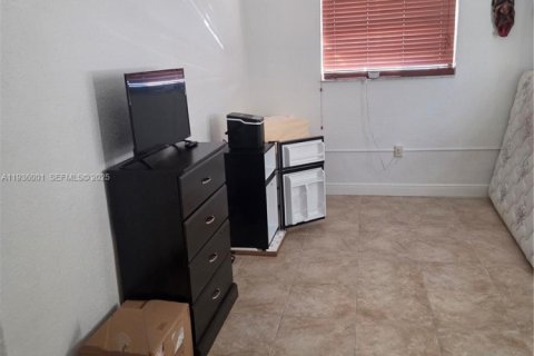 House in Miami Gardens, Florida 4 bedrooms, 108.14 sq.m. № 1994078 - photo 10