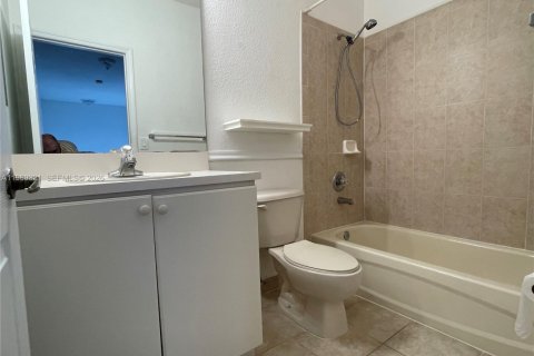 Casa en alquiler en Doral, Florida, 5 dormitorios, 215.72 m2 № 2030597 - foto 20