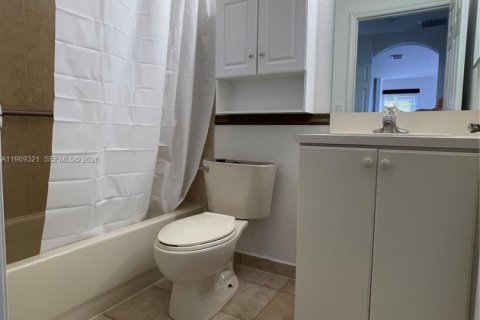 Casa en alquiler en Doral, Florida, 5 dormitorios, 215.72 m2 № 2030597 - foto 15