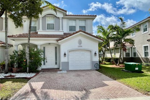 Casa en Doral, Florida 5 dormitorios, 215.72 m2 № 2030597