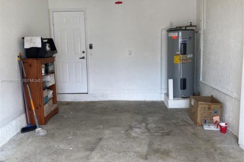 Casa en alquiler en Doral, Florida, 5 dormitorios, 215.72 m2 № 2030597 - foto 28